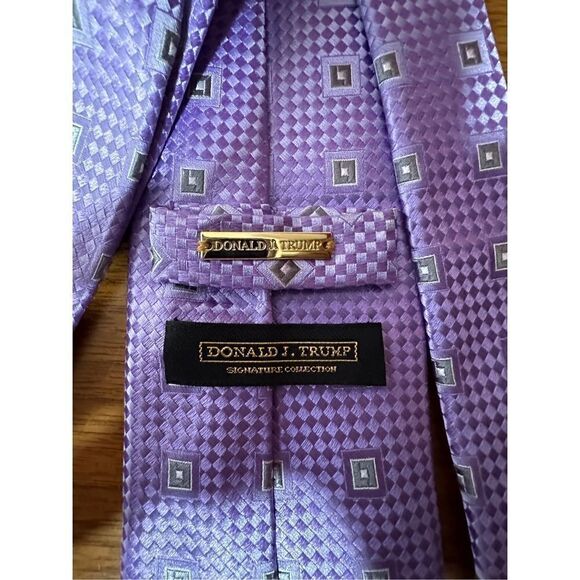 Donald Trump Signature 100% Silk Purple and Yellow Tie - Picture 3 of 5